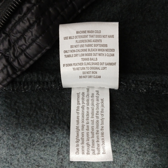 Calvin Klein Ladies Lightweight Packable Downfilled Performance Jacket. Size L - Picture 8 of 10